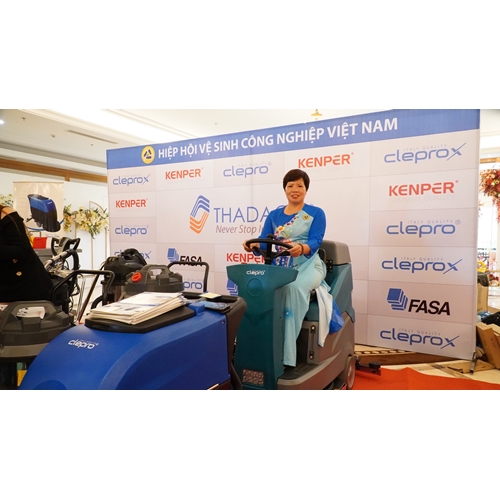 Máy chà sàn công nghiệp ngồi lái CLEPRO C100B (Dùng ắc quy) 4
